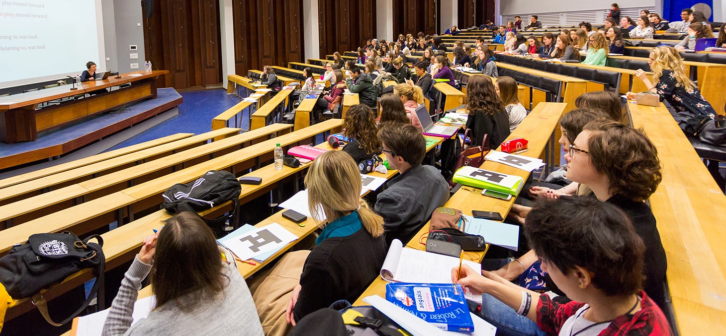 Étudiants en amphi 