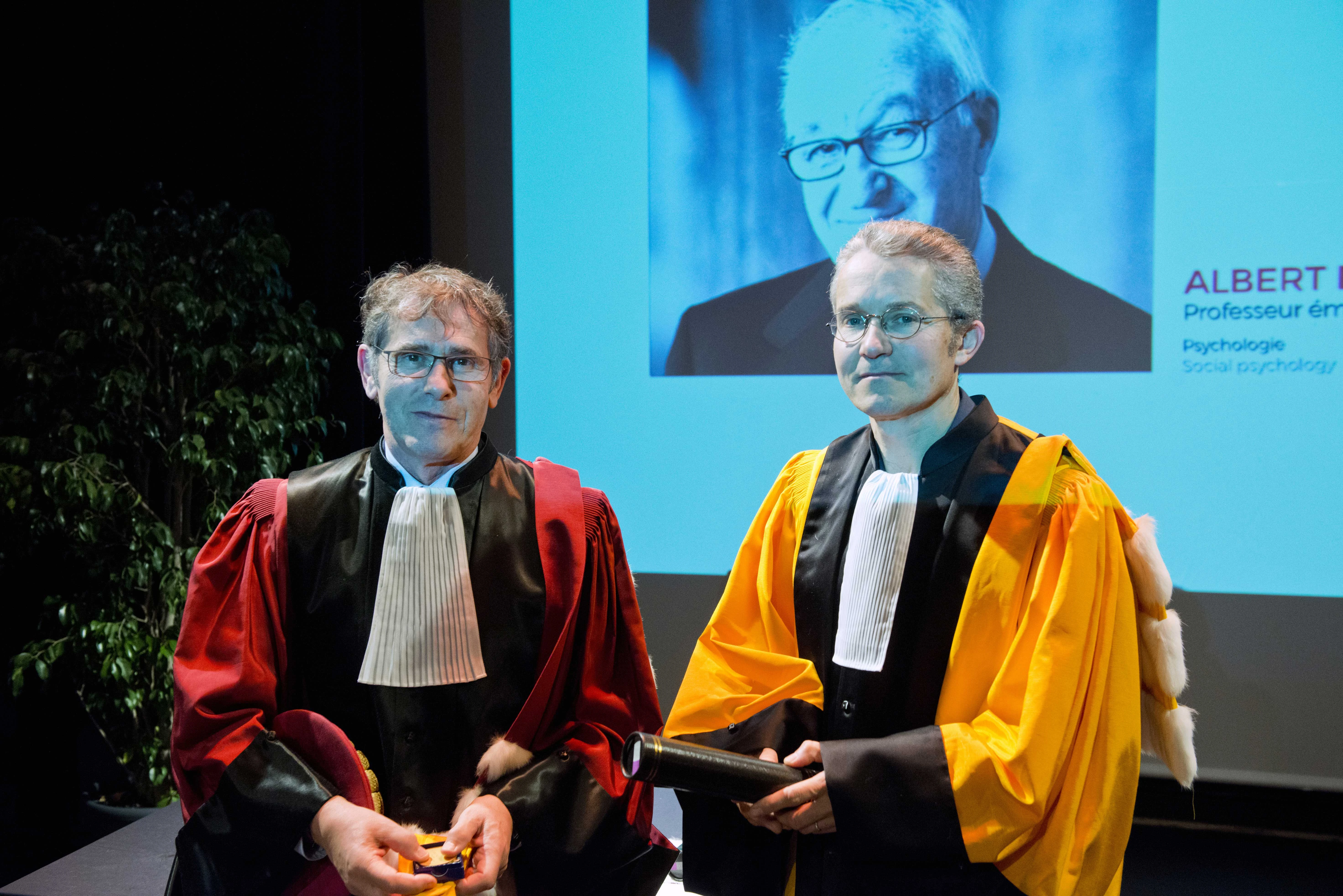 Remise symbolique des insignes de Docteur Honoris Causa à Albert Bandura (excusé pour la cérémonie)