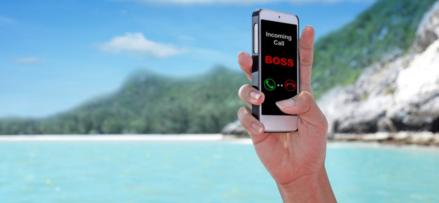 Ne pas répondre à son téléphone en dehors des horaires de travail ne peut pas justifier un licenciement disciplinaire pour faute grave / Anucha Thailand/Shutterstock