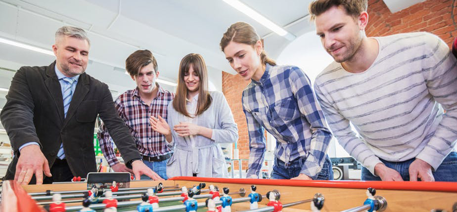 La table de baby-foot, un objet culte devenu le symbole du bonheur des salariés au travail. Yellowj / Shutterstock