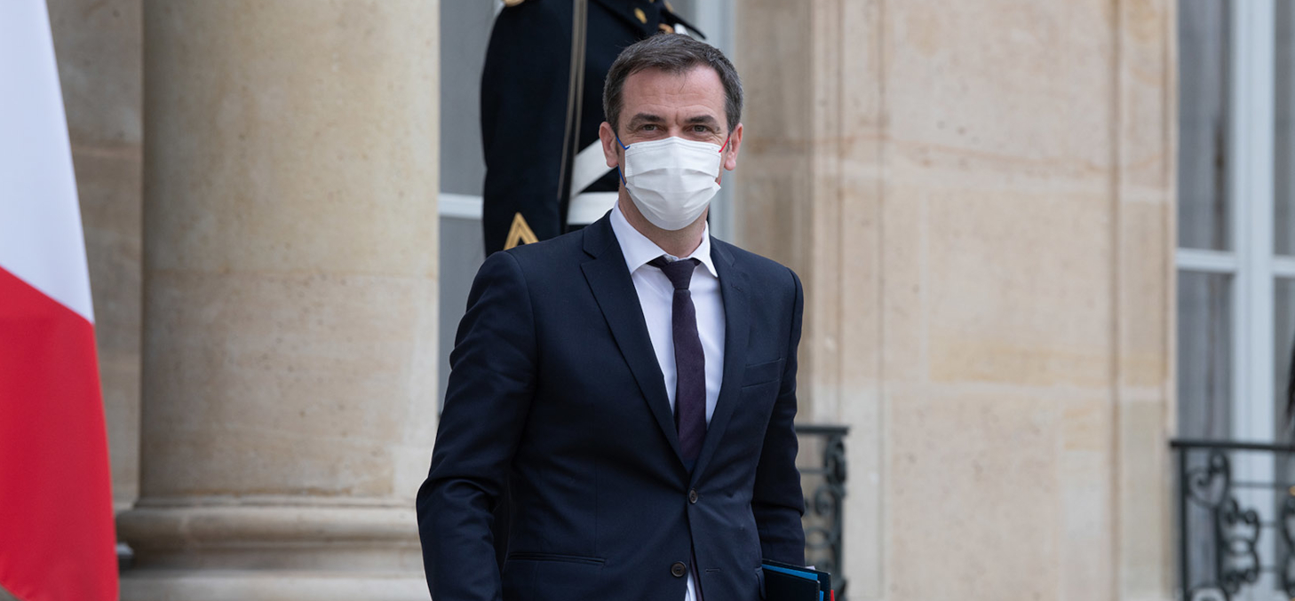 Le ministre de la Santé Olivier Veran à l'Elysée le 17 mars : la crise sanitaire aura-t-elle raison de la vie politique ? - Shutterstock