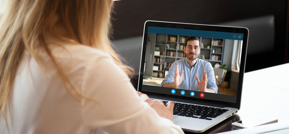 Pendant le confinement, la "proximité dans la distance" a pris le pas sur la "distance dans la proximité". Fizkes / Shutterstock