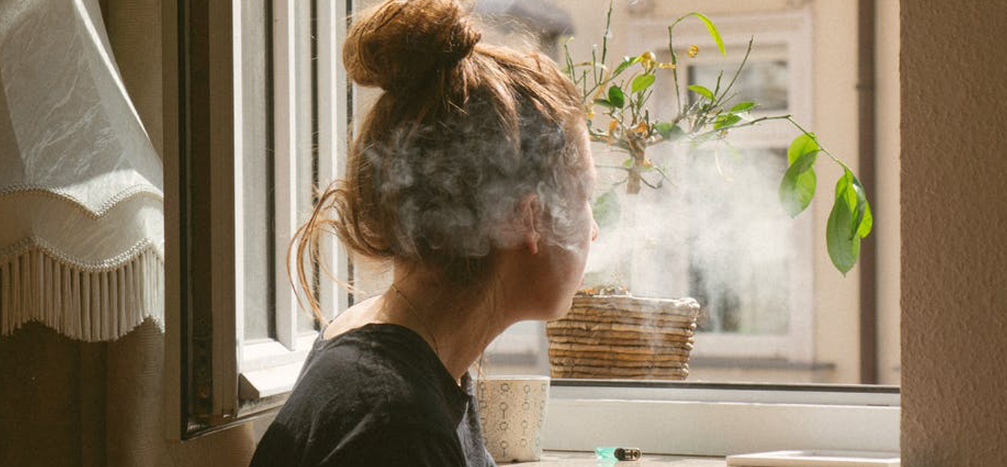 Le confinement peut aggraver l’envie de cigarettes. © Tobias Tullius / Unsplash